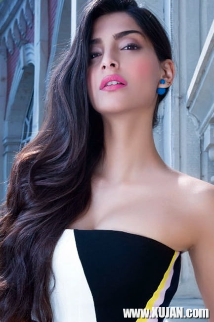 Emily Willis looks like Sonam Kapoor - Photo #419747