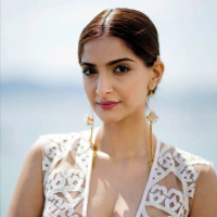 Emily Willis looks like Sonam Kapoor