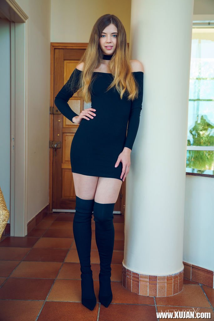 Juicy Kay Jay strips black dress and shows body - Photo #424319