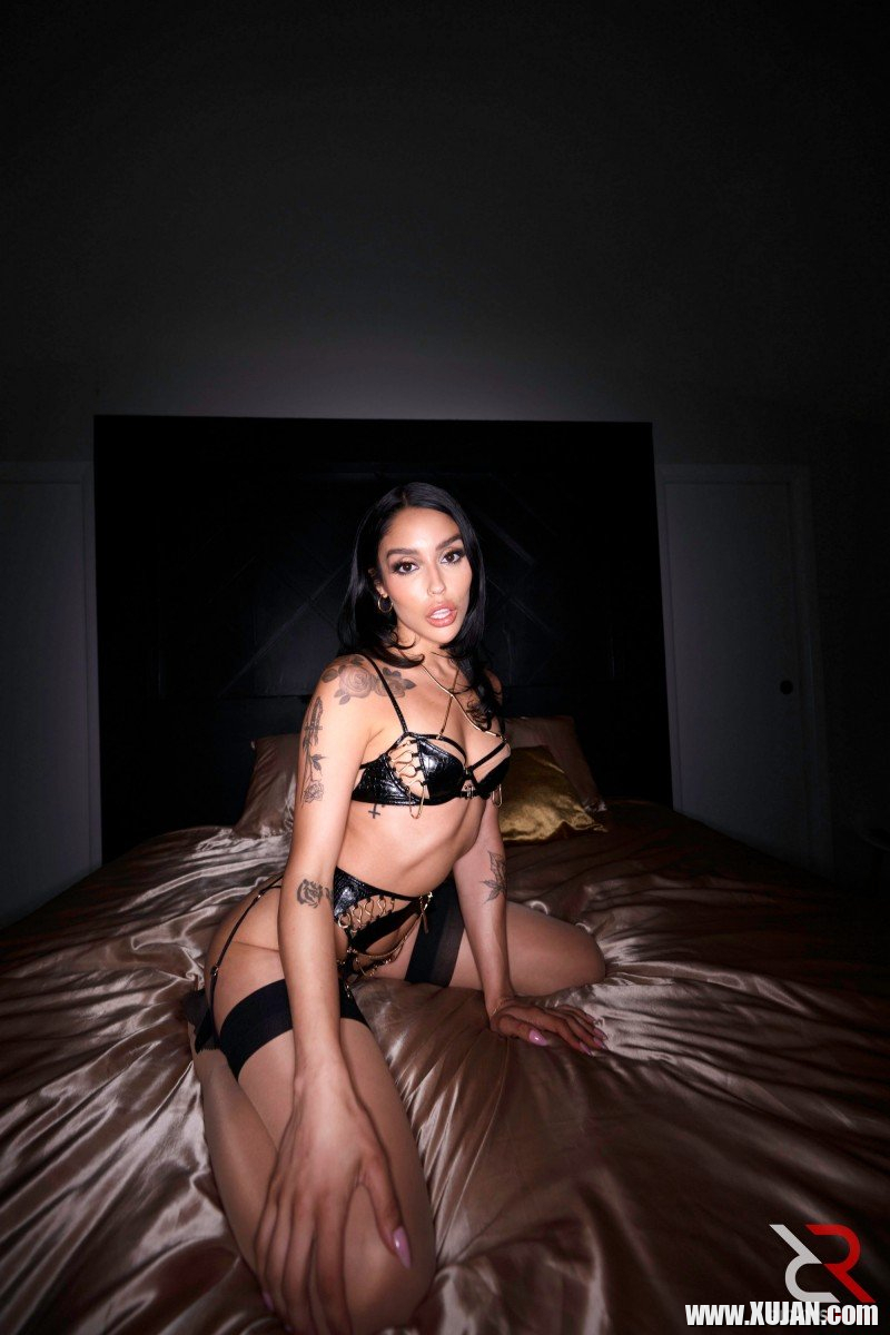 Gorgeous Latina Vanessa Sky has fun in lingerie with two horny black dudes - Photo #426365