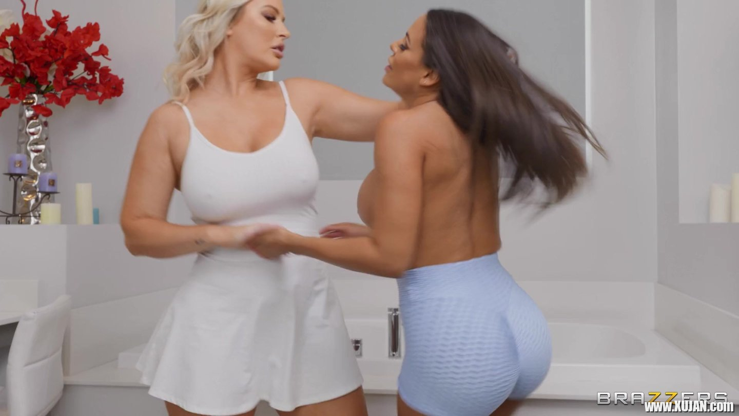 Busty latina Luna Star gets down and dirty with curvy Jenna Starr - Photo #427660