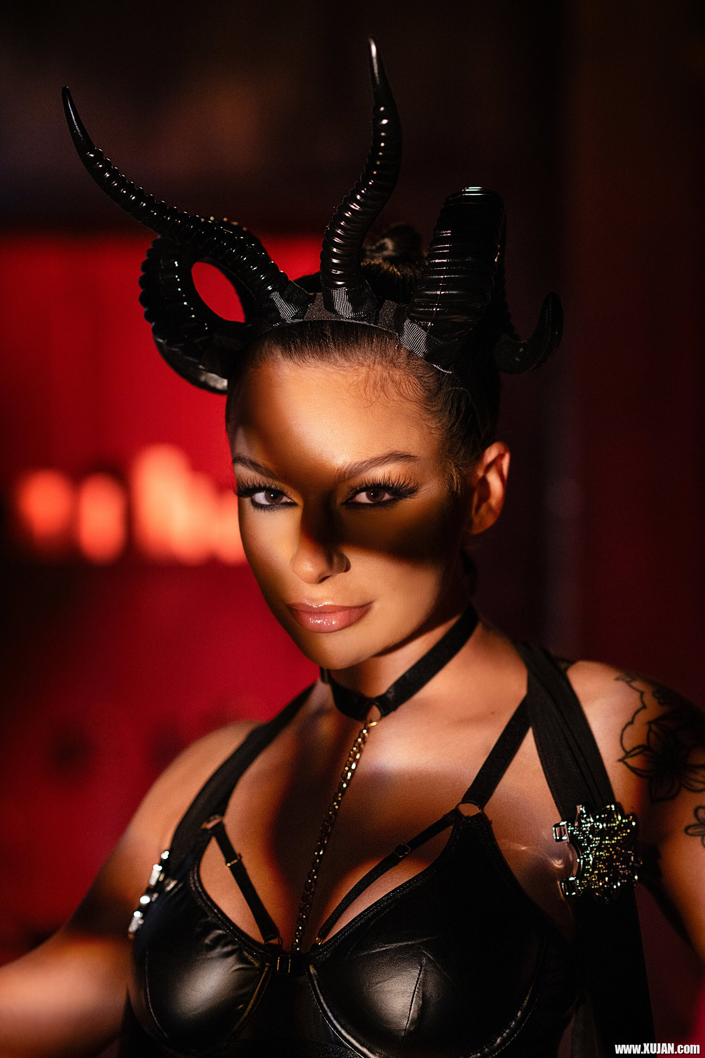 Super hot vixen April Olsen revealing her hot naked guns - Photo #435229