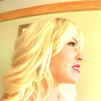 Curvy blondie Krissy Lynn knows how to handle a BBC