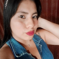 MIS LABIOS ROJOS COMO UNA MANZANA QUE SE PUEDEN MORDER Y LOS PUEDES SABOREA
