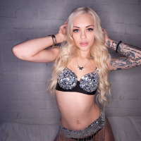 Alex Grey likes to suck and spread twat for dick