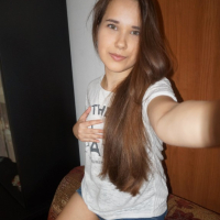 Longhaired teen loves to pose and take nudes