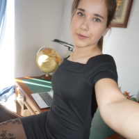 Longhaired teen loves to pose and take nudes