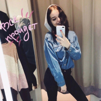 Longhaired teen loves to pose and take nudes