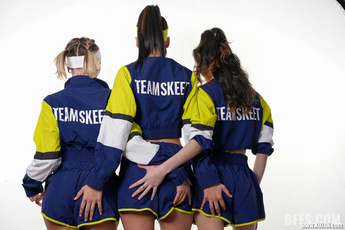 Hot teammates Chloe Temple Aubry Babcock Sawyer Cassidy share a cock - Photo #442434