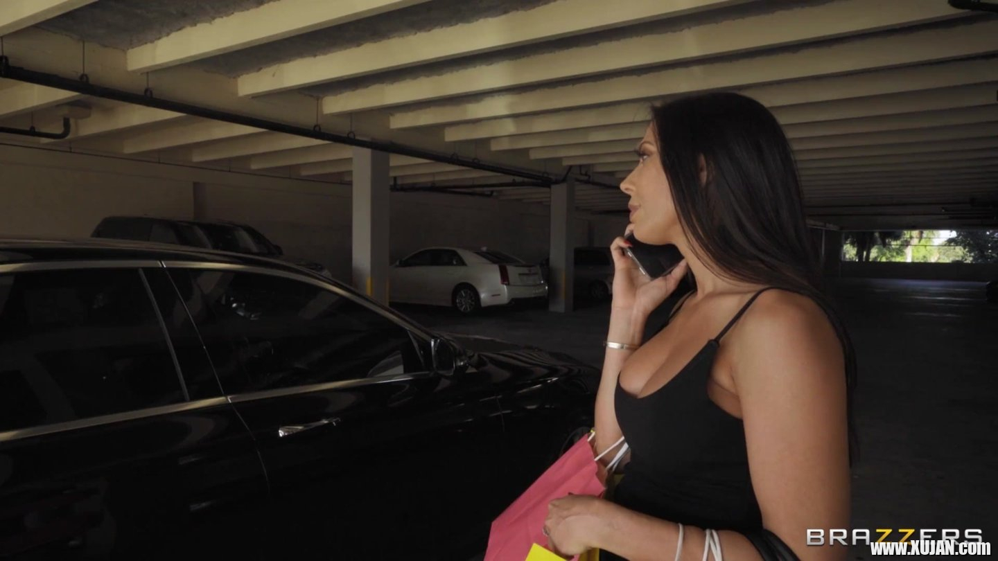 Cock hungry starlet Rachel Starr fucks her good looking driver - Photo #443598