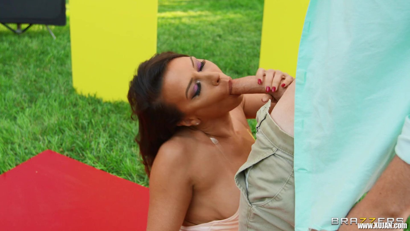 Hot brunette starlet Rachel Starr gets plugged with a king size shaft - Photo #443782