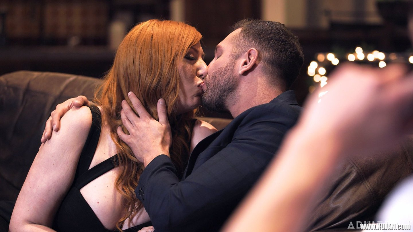 Kinky redhead Lauren Phillips fucks in front of her cuckold hubby - Photo #447862