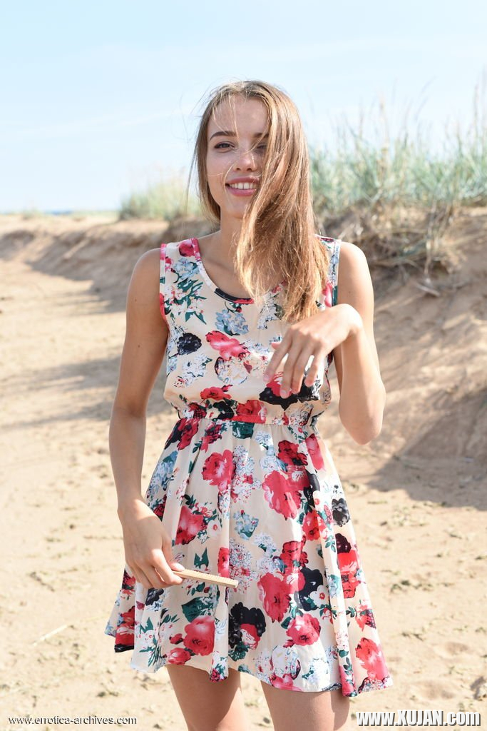 Maxa Saloma drops off her summer dress - Photo #451372