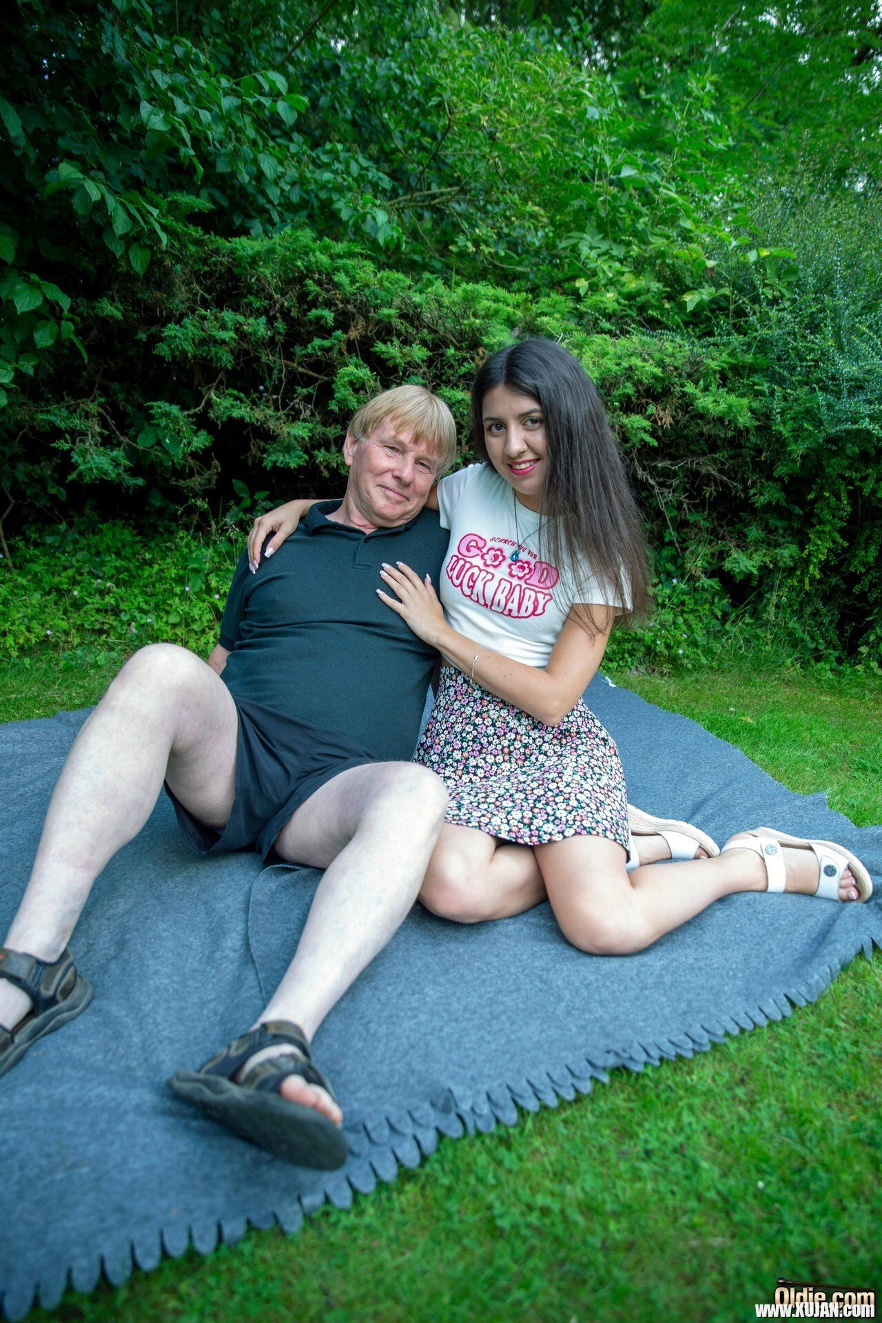 Slim sweetie Katty West having fun with a hard pecker outdoors - Photo #451572