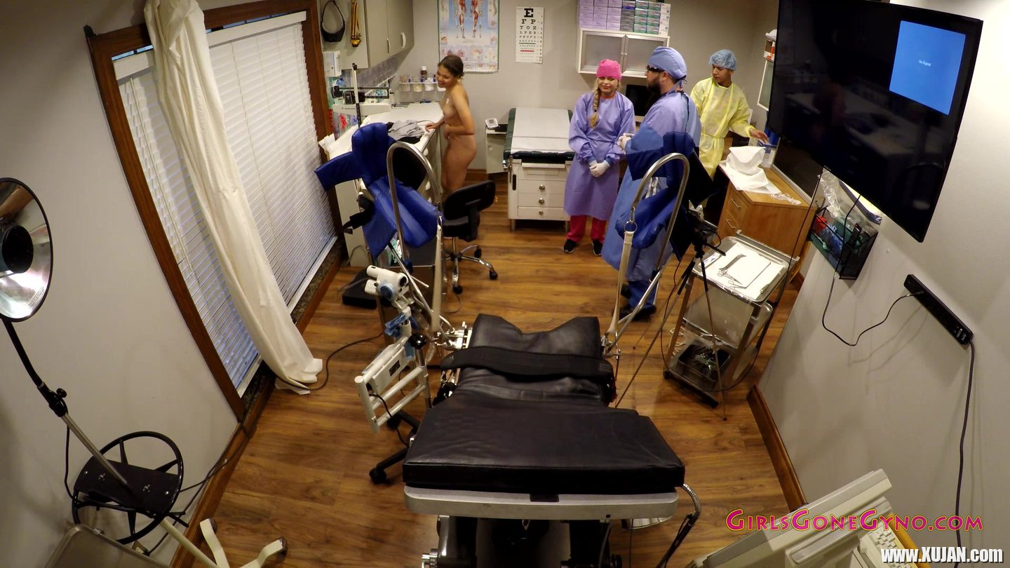 Michelle Anderson getting a gyno exam while her boyfriend watching - Photo #453747