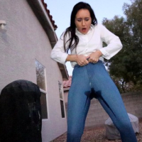 Sinn Sage pissing her jeans and cumming omorashi pee desperation