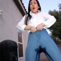 Sinn Sage pissing her jeans and cumming omorashi pee desperation
