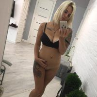 Plump beauty likes to show off her ass
