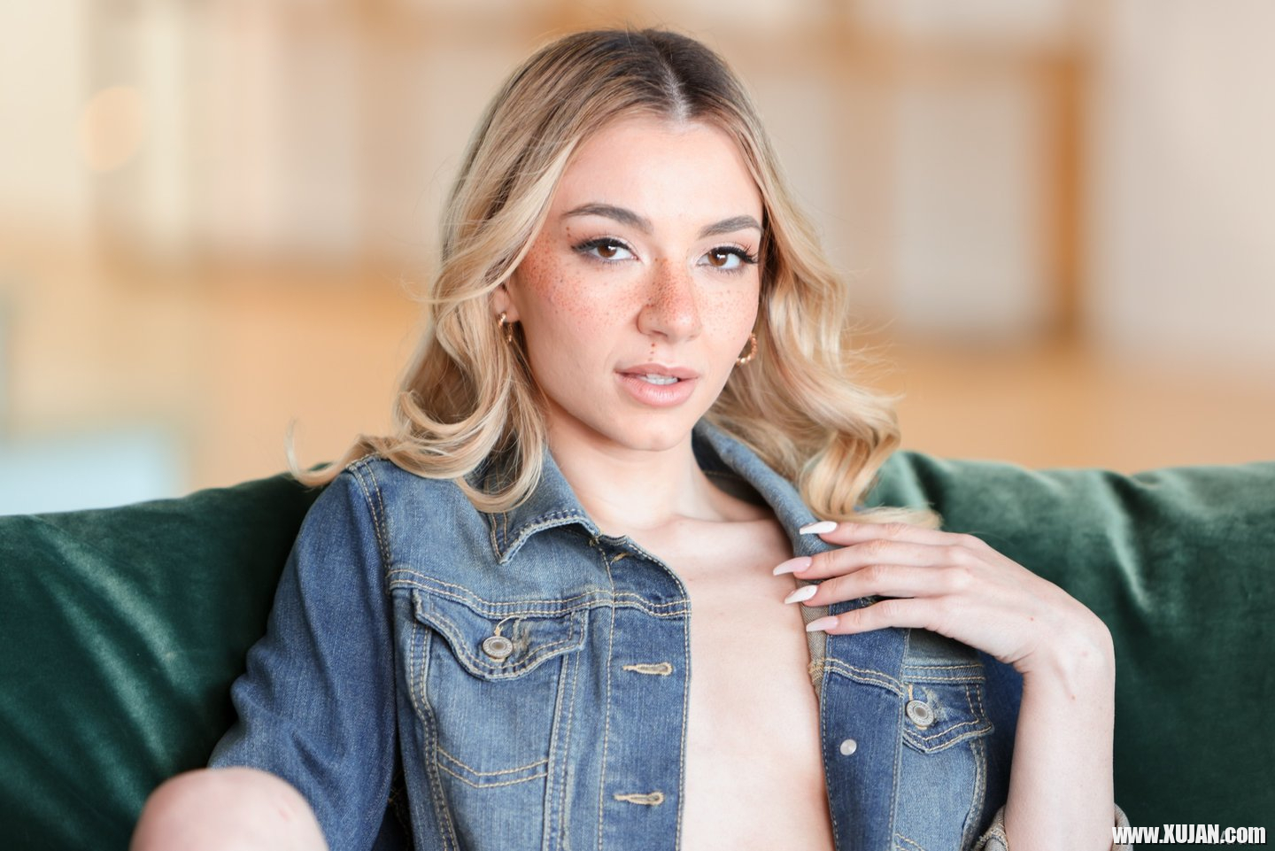Petite blonde babe Demi Hawks takes a massive black meatpole - Photo #462022