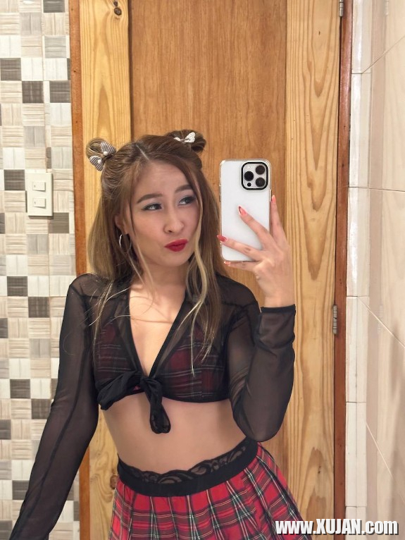 Asian schoolgirl whore Emily Pinero - Photo #463273