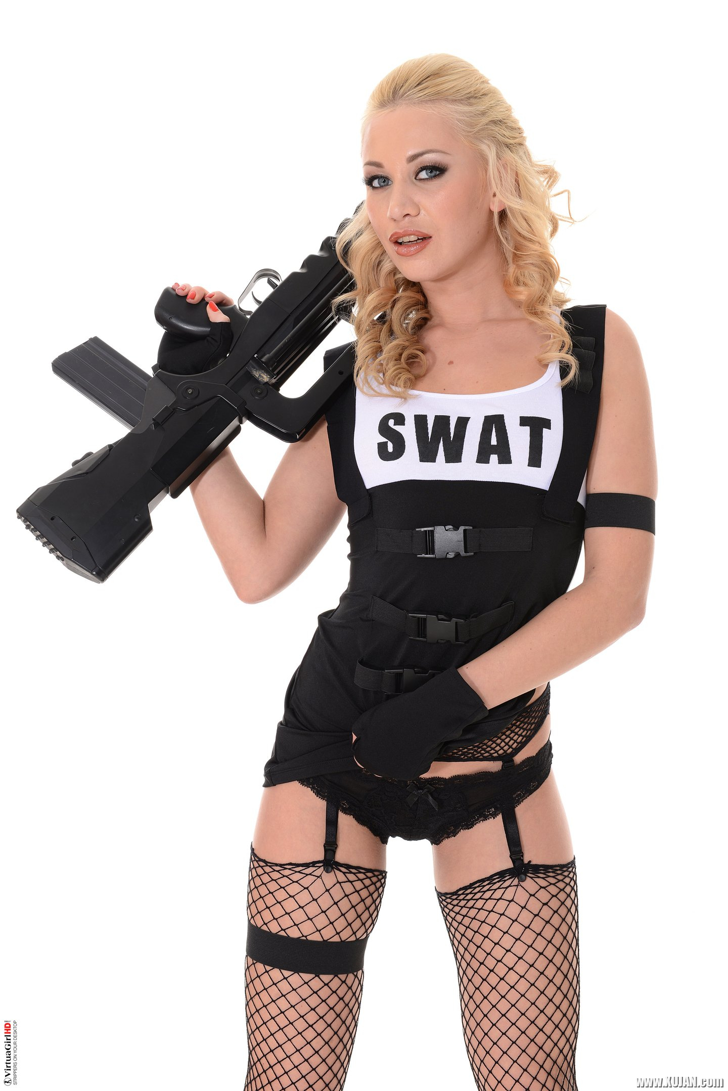 SWAT Officer Lindsey Olsen rubbing her wet Pussy - Photo #464561