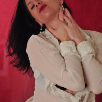 Milf Mina Gorey exposes her Tits and shaved Pussy