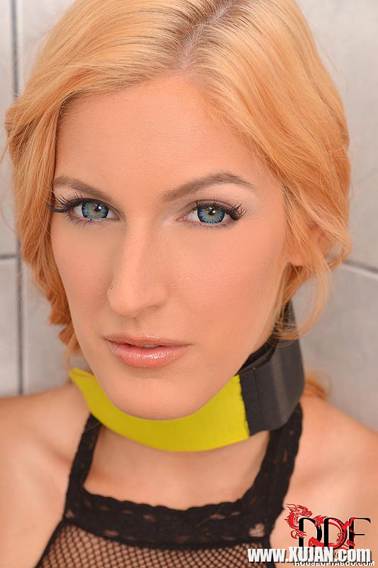 Mesh stocking attired blonde BDSM fetish model Mira Sunset pissing in bath - Photo #480267