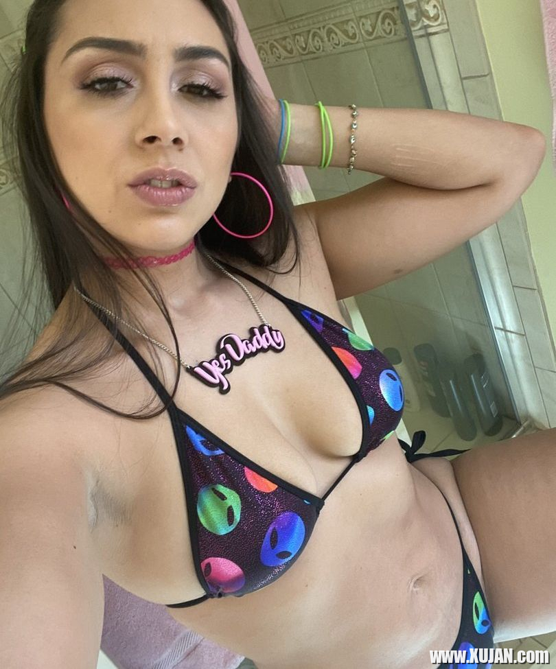 Lilly Hall nude - Photo #482771