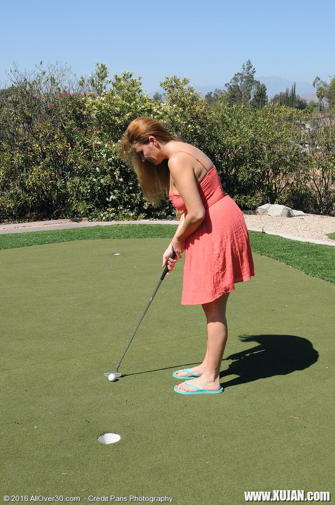 Mature Elexis Monroe strips on the Golf Course - Photo #482972