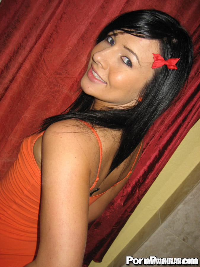 Amateur girlfriend Ashli Orion shows her slender body and tiny tits - Photo #485894