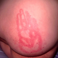 Ejriosonn aynqan uzhgin harvatsum e Hubbyrsquos Ass in or toghnum e Handprints