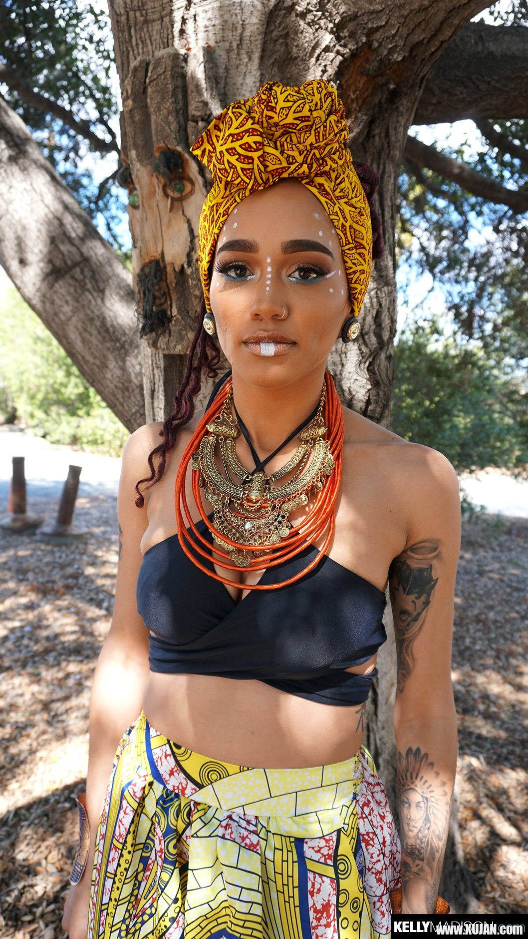 Exotic Chick Julie Kay reveals her slim nude Body - Photo #486792