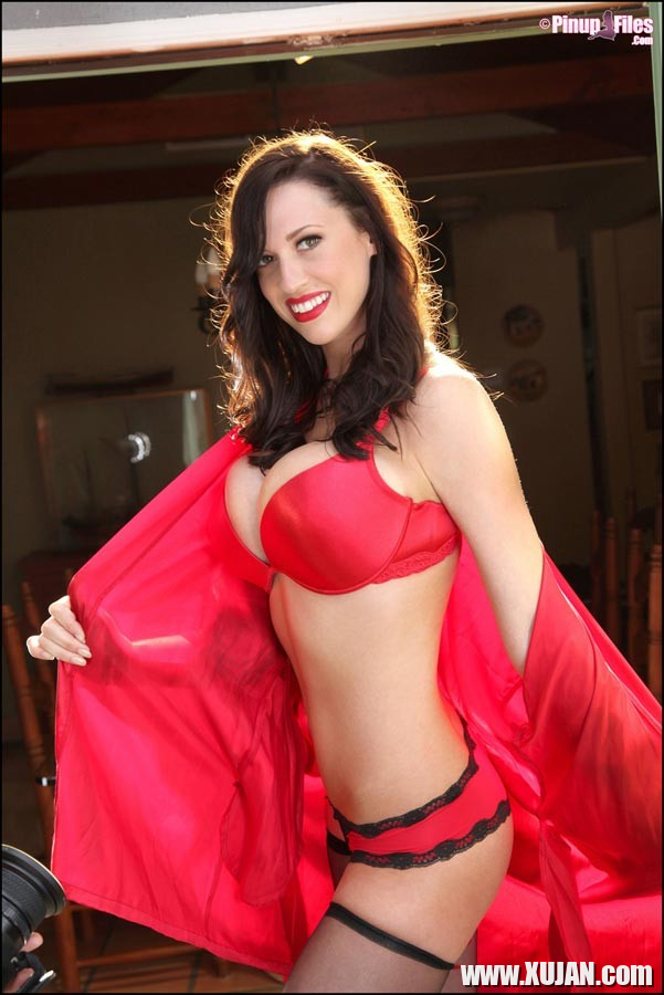 Busty pinup Lana Kendrick in sexy red lingerie - Photo #487344