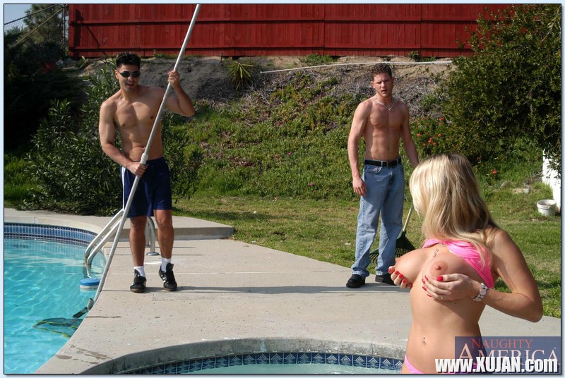 Gorgeous MILF Vicky Vette stripped from bikini for steamy group sex - Photo #494805