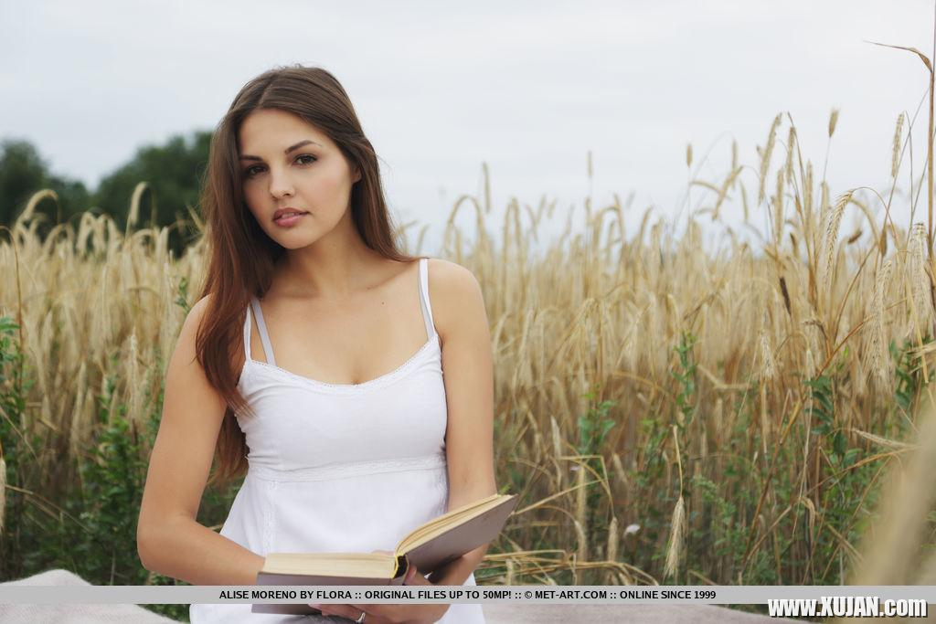Alise Moreno enjoys reading a book before deciding to get naked - Photo #497528