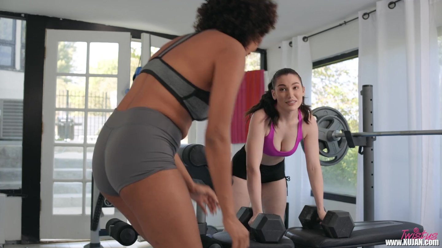 Trained bitch Alina Ali slurps on Lily Lous wet snatch - Photo #502910