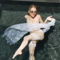 Sexy chick Amy Brooke having wil session in the pool