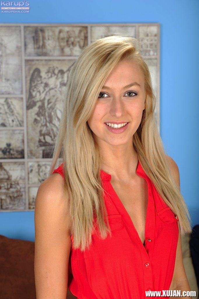 Perky blonde pocket rocket Alexa Grace spreads pussy - Photo #503874