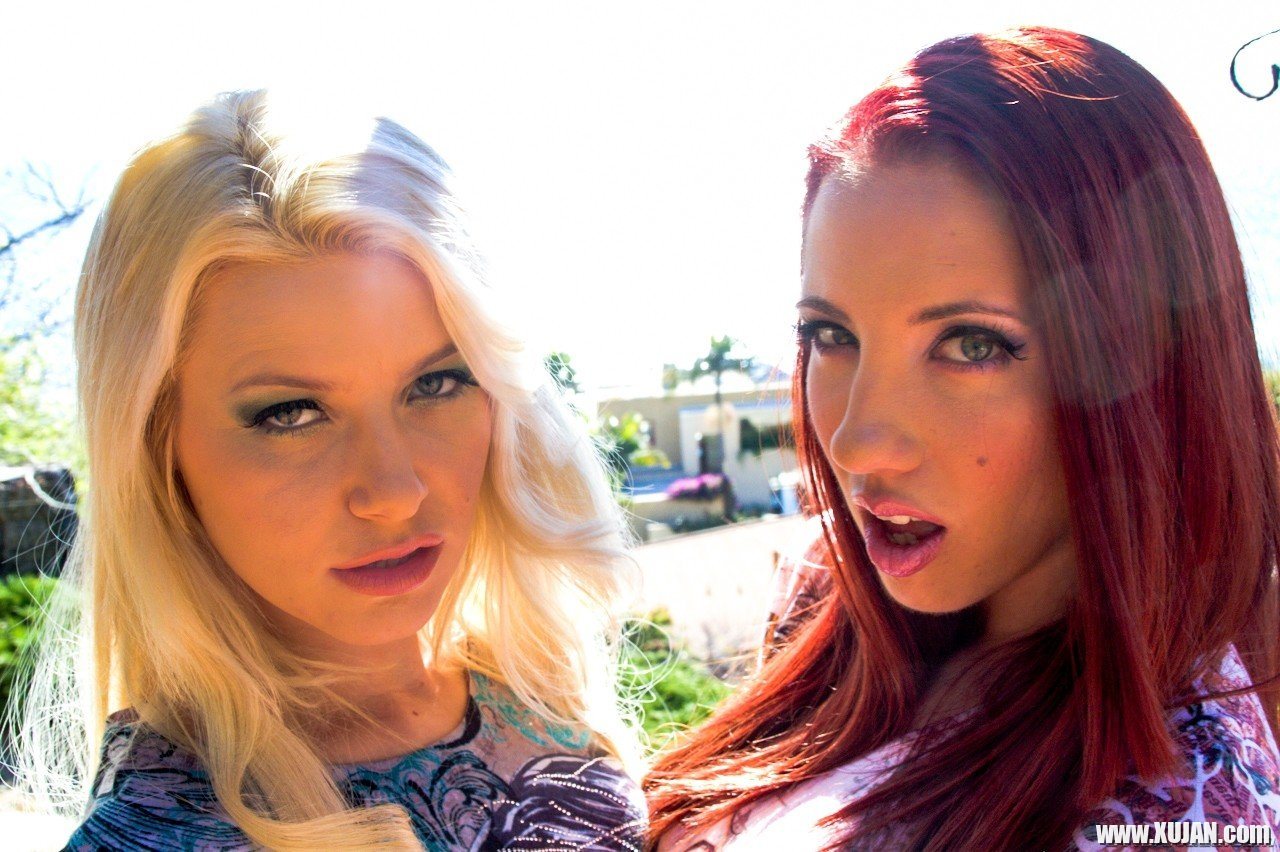 Kelly Divine and Anikka Albrite compare ass sizes - Photo #505004