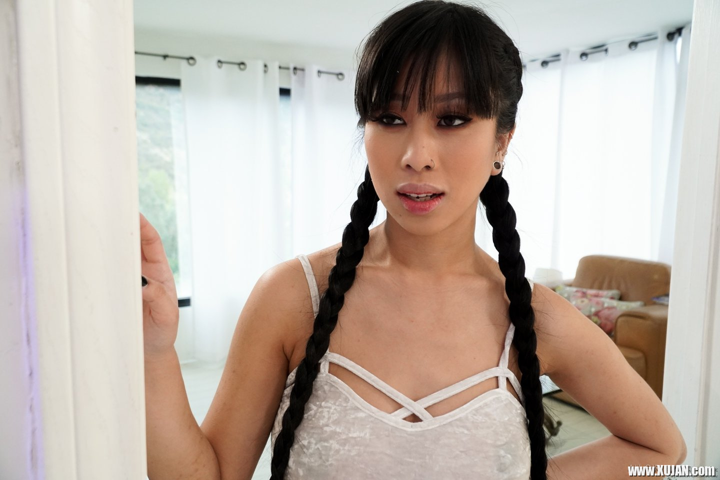 Horny Serena Blair scissoring with hot asian doll Jade Kush - Photo #507407