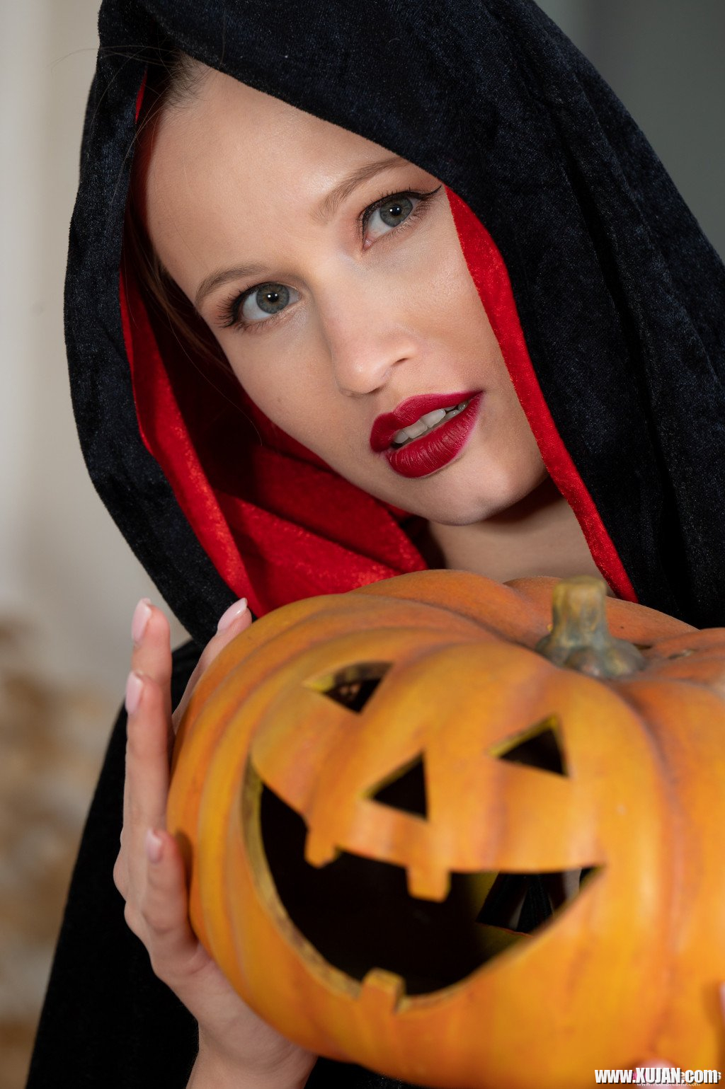 Lovely girl Stella Cardo puts on her new costume for Halloween - Photo #511323
