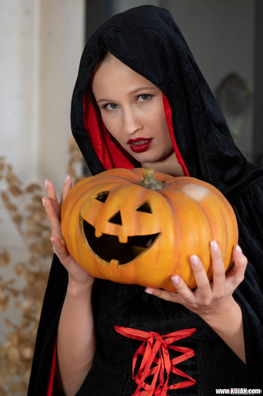 Lovely girl Stella Cardo puts on her new costume for Halloween - Photo #511327