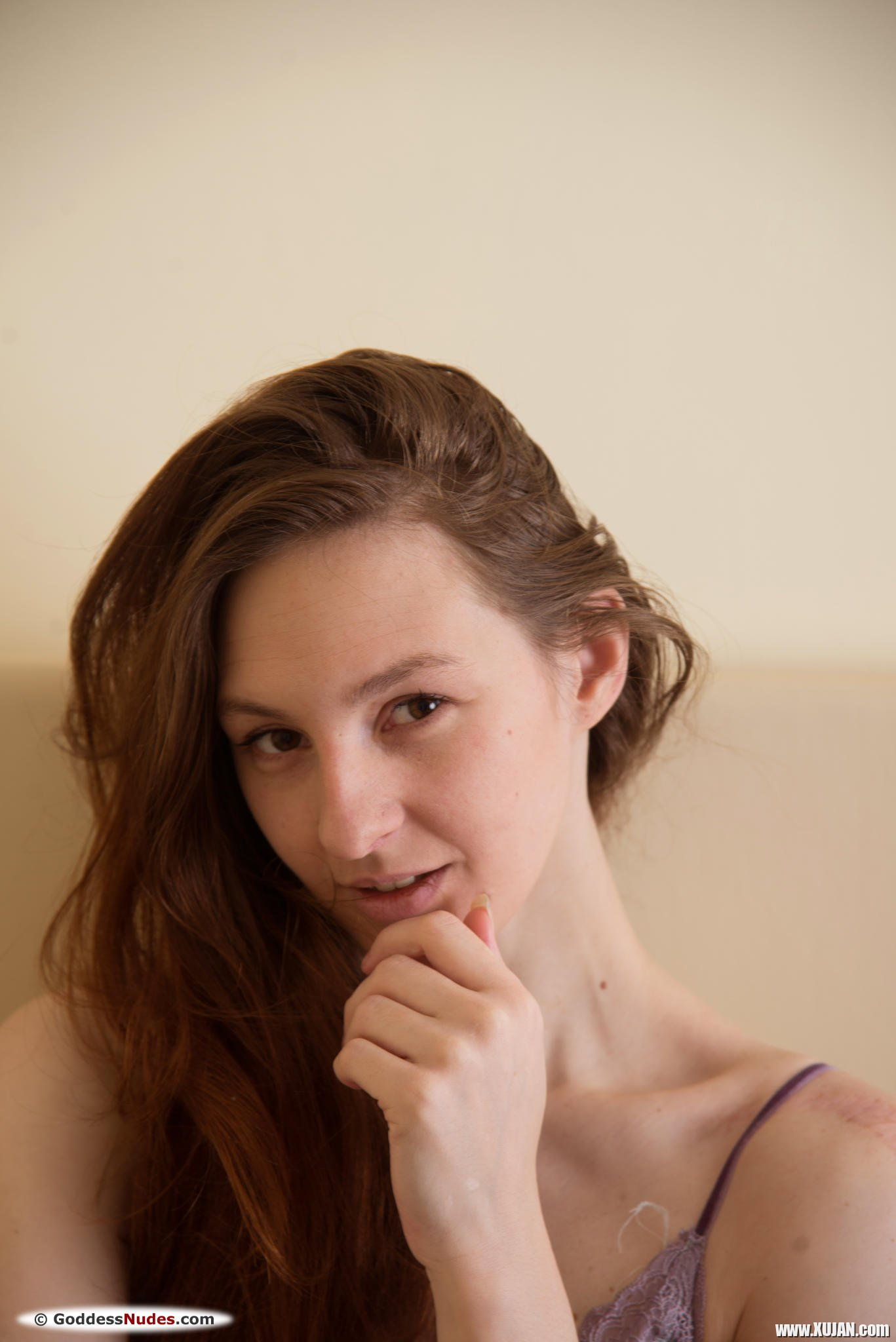 Irina Pavlova spreads cockready Beaver in Bedroom - Photo #512615