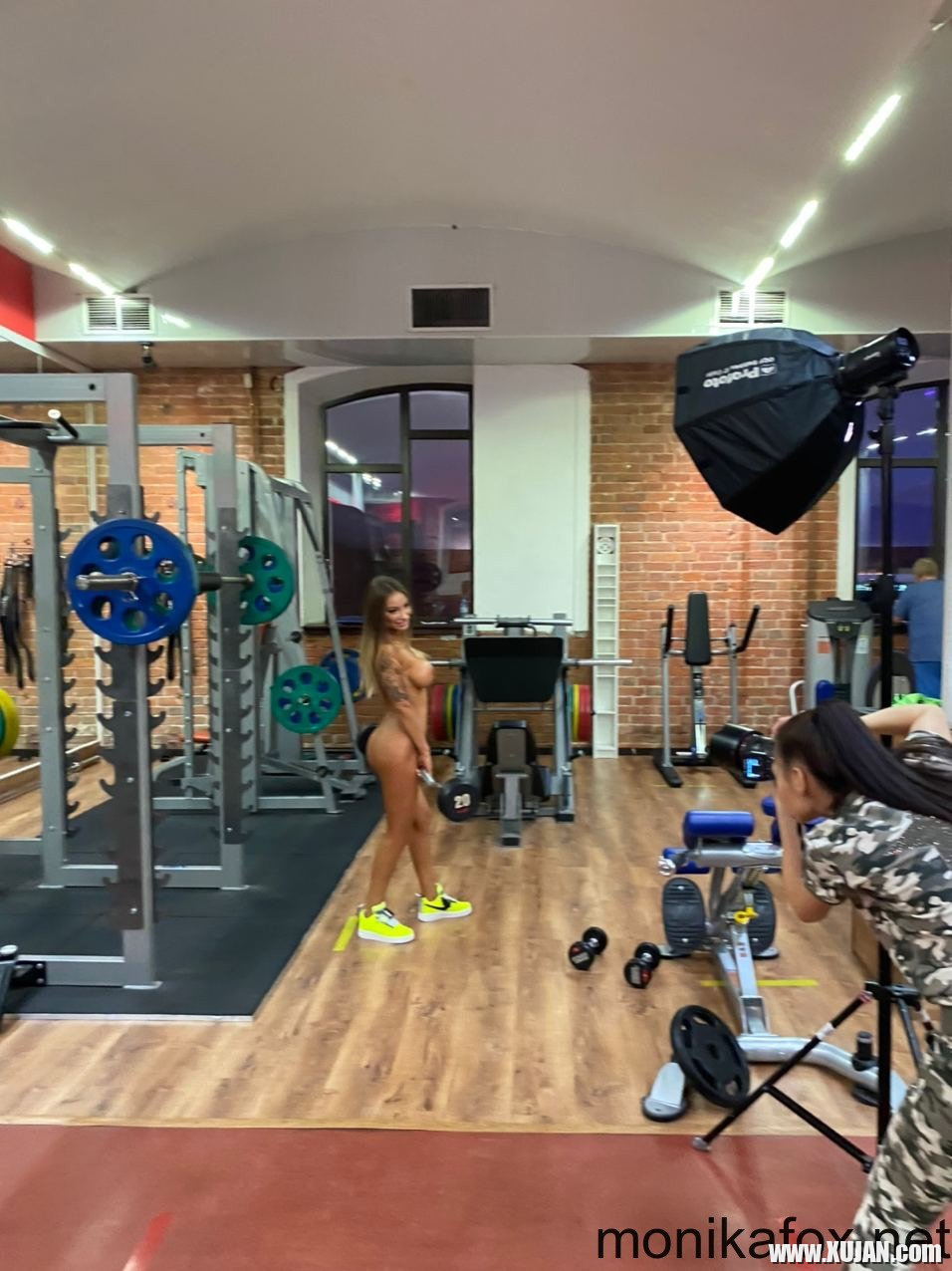 Hot babe Monika Fox loves working out completely naked in the gym - Photo #512788