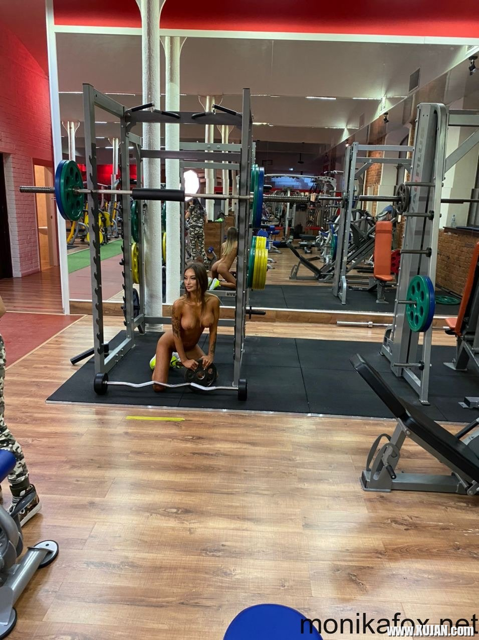 Hot babe Monika Fox loves working out completely naked in the gym - Photo #512790