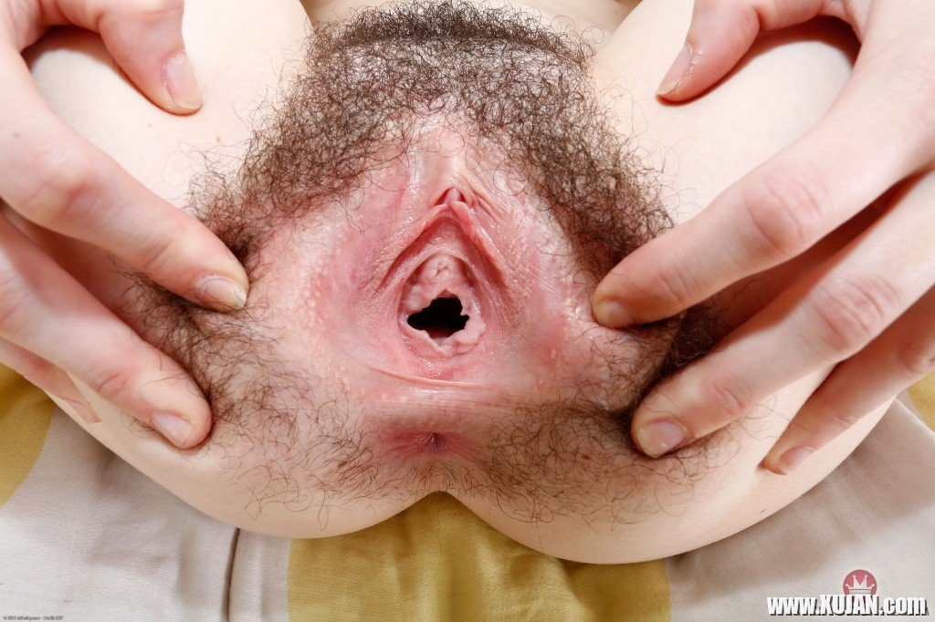 Babe Emma Evins spreads and fingers her hairy Hole - Photo #514210