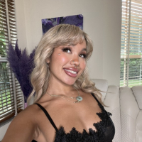 Luna Luxe Shows Off And Removes Her Sexy Underwear