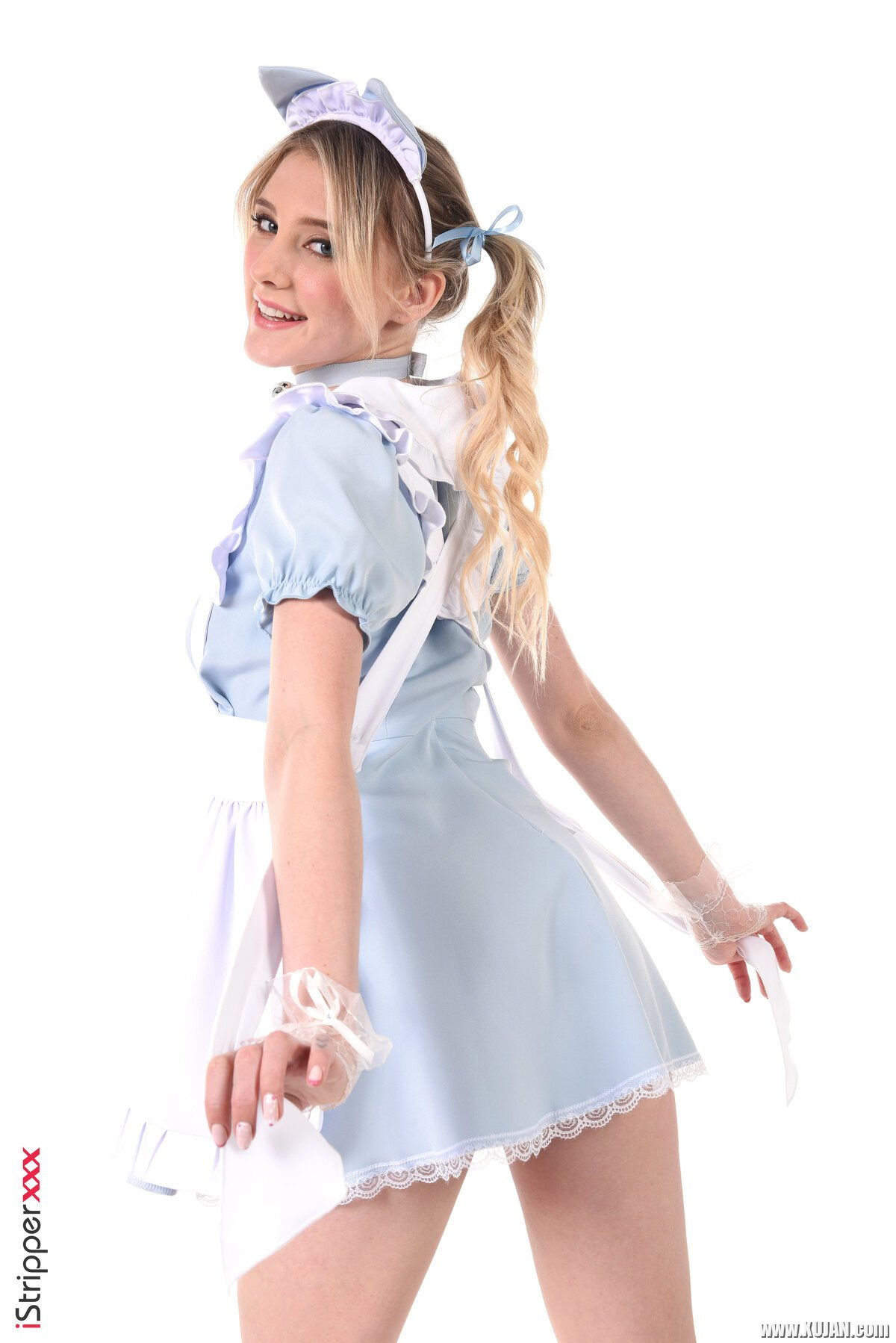 Amazing maid Melody Marks tries out a big dildo on her pussy - Photo #523296