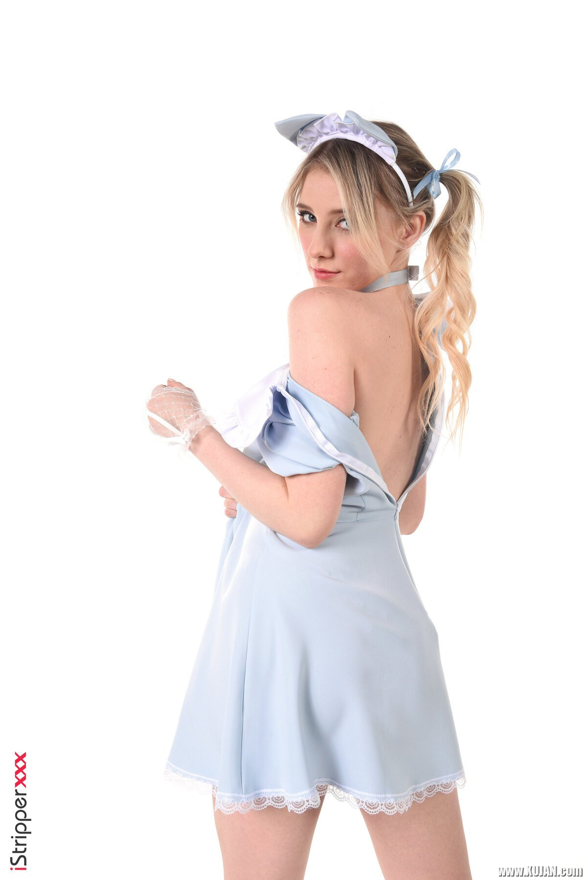 Amazing maid Melody Marks tries out a big dildo on her pussy - Photo #523299