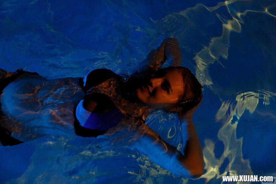 Melody Marks takes off her wet bikini in the pool - Photo #523399